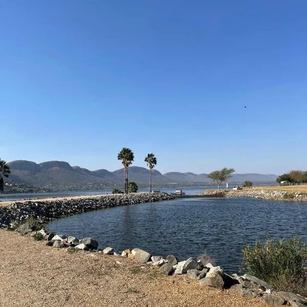 Hartbeespoort Dam Getaway Home, hotel v destinaci Kosmos