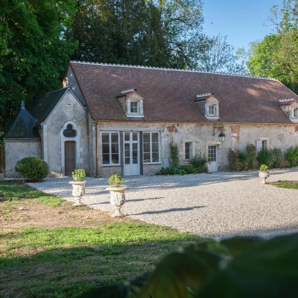 Les communs du Château du Sollier - Charme Calme Confort Climatisation à 5mn du péage, hotel in Bourges