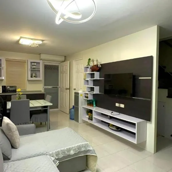 Pontefino Townhouse Comfy Pink 0412 two-storey，八打雁的飯店