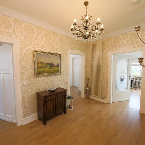 Große Fewo in Jugendstil-Villa, Kassel-Bad Wilhelmshöhe am UNESCO-Bergpark, Herkulesblick, 3 Schlafzimmer, Boxspring-Betten, bis 8 Personen, Balkon, kostenfreie Parkplätze - Art City-Studio Kassel 11, hotel in Kassel