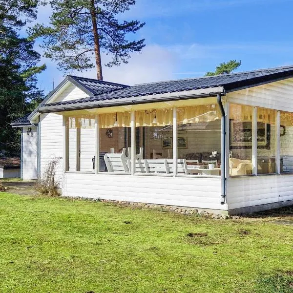 1 Bedroom Cozy Home In Åhus，奧胡斯的飯店