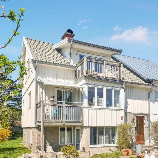 Awesome Apartment In Bohus-Malmön, hotel i Bohus-Malmön