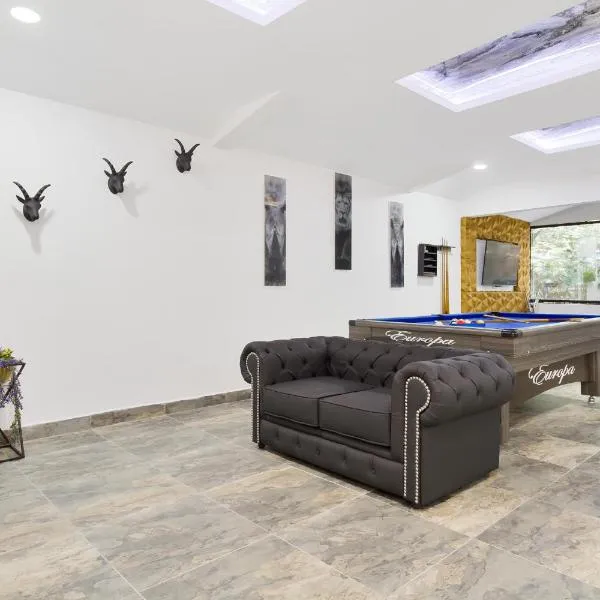 Provenza! Golden Jacuzzi - 5BR only 1 Block from lleras, khách sạn ở Medellín