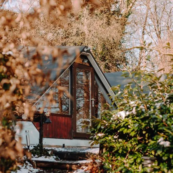 At Home - Chambre d'hôte avec jacuzzi et chalets dans les bois, hotell sihtkohas Gesves