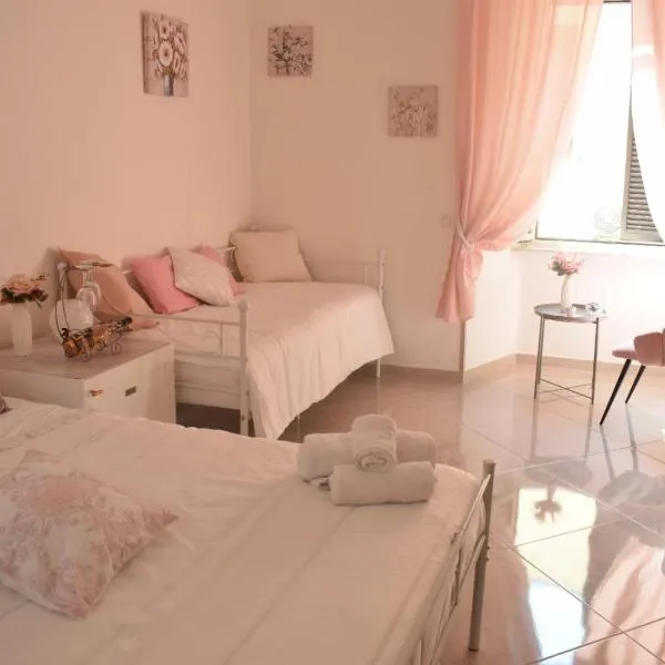 Falanga Family Guests Accommodation, hotel in Civitavecchia