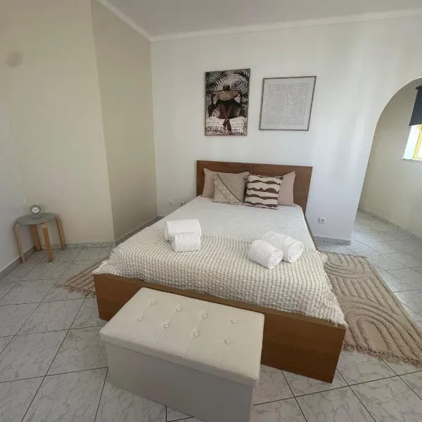 T1 Moderno na Praia da Rocha com piscina, hotel a Portimão