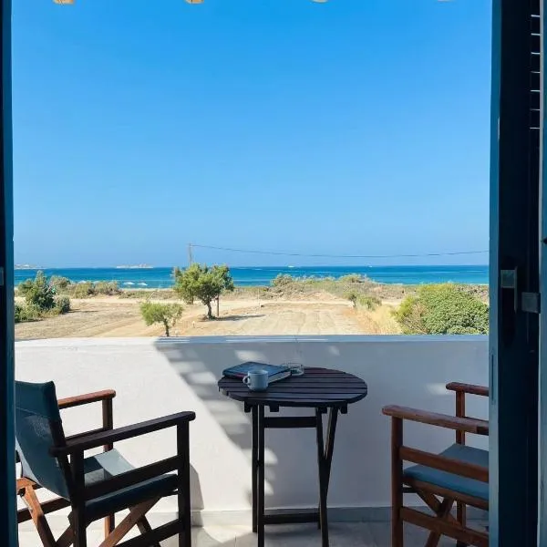 Nostos Plaka Beach, hotelli kohteessa Pláka