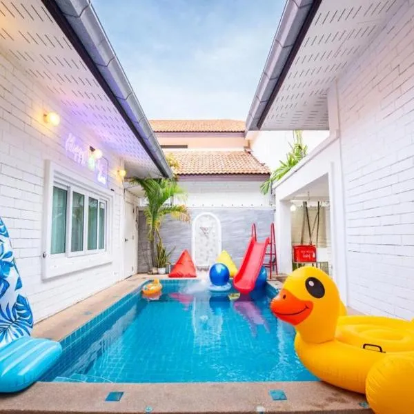 Happy n Joy Pool Villa near Jomtien Beach on Thepprasit Road with mini Golf, Table Tennis and Children Play Zone、パタヤ・サウスのホテル