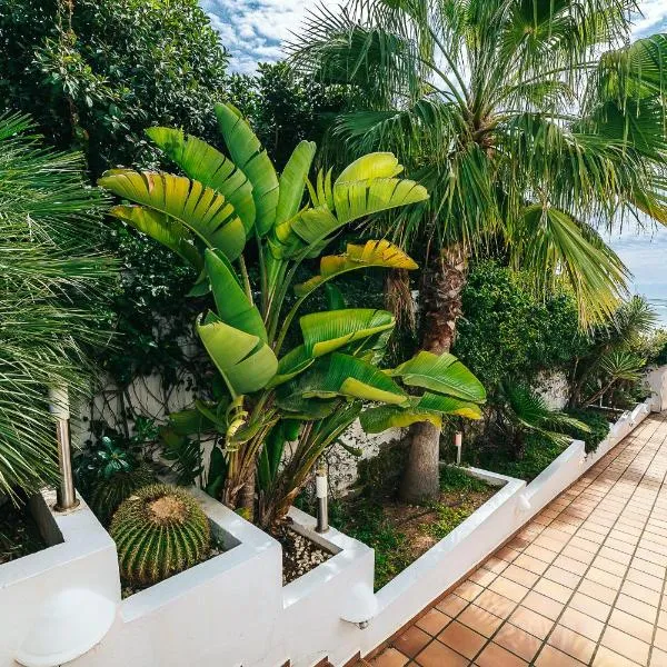 Beachfront Villa, hotel in Moraira