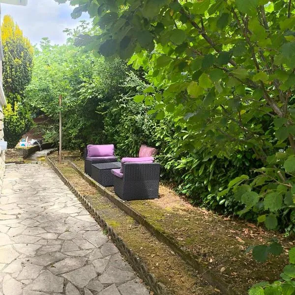 Cozy with garden near Disney, hotel in Le Plessis-Trévise
