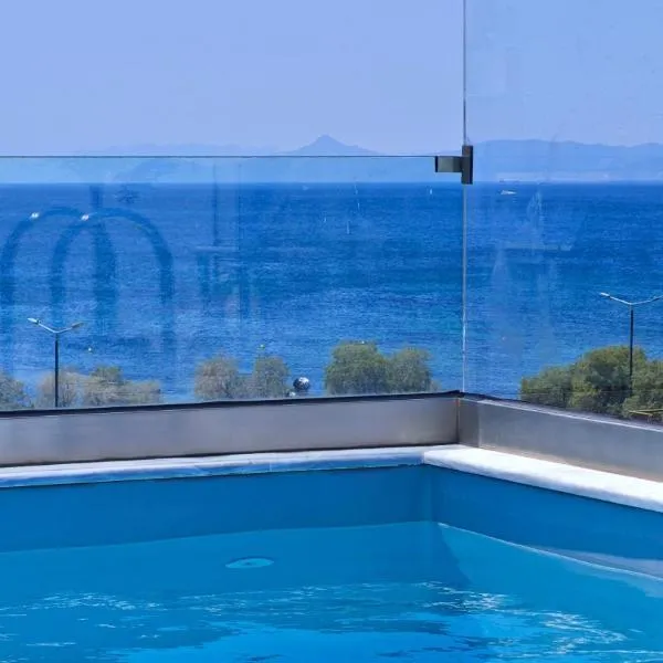 Costa Voula Private Pool Penthouse by the Beach, hotel u Atini