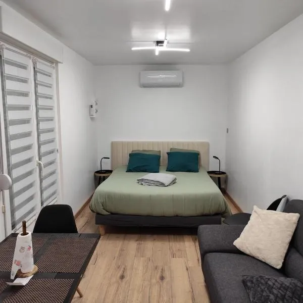 Maison entière avec parking gratuit, WiFi & clim, hotell i Douai