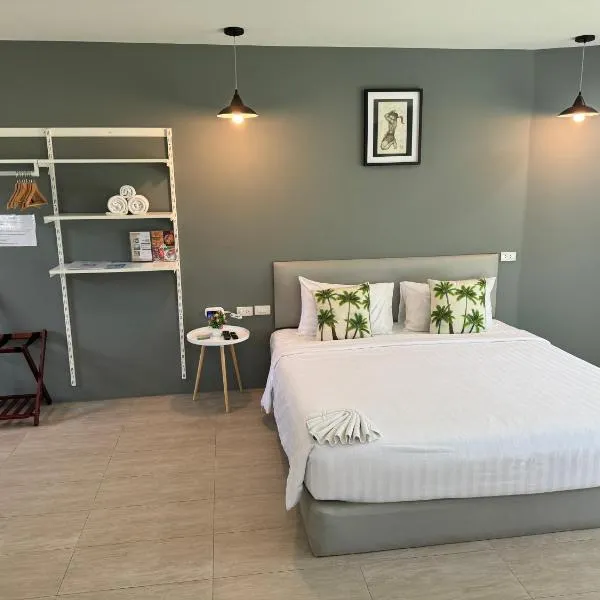 Phuket Muay Thai Hotel Rawai Beach, hotel in Rawai Beach
