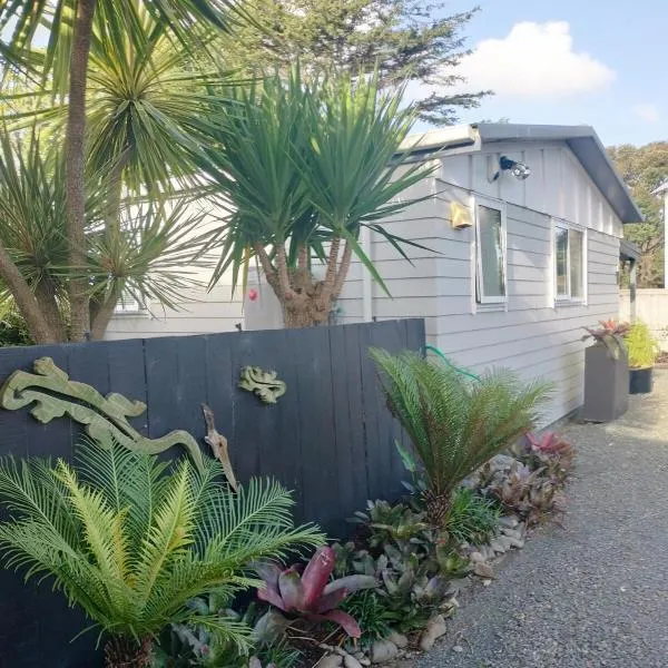 Sundown Palms, Hotel in Whangaparaoa
