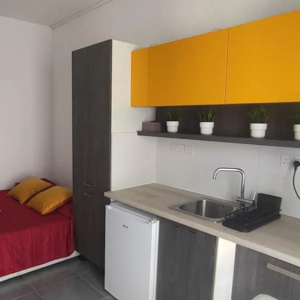 Studio Panthi, khách sạn ở Paphos City