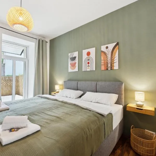 Gemütliches Apartment - hochwertiges Boxspringbett, privater Parkplatz, Terrasse, komplette Küche, WLAN, 40 Zoll HD TV, hotel en Chemnitz