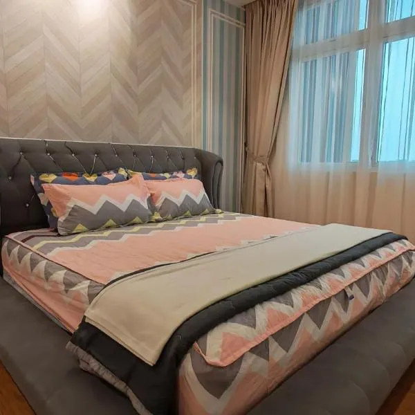 Jia嘉 Homestay With L Balcony at Kuching Riverine Diamond Resort, ξενοδοχείο σε Kuching