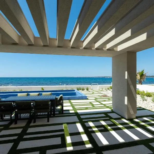 Adria Resort SEAFRONT Villa C Private Pool Pet Friendly, Hotel in Zaton
