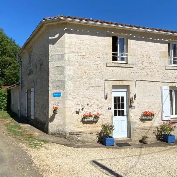 Le Gîte au Coin des Abeilles, ξενοδοχείο σε La Caillère