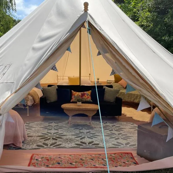 Stargazer Glamping UK Andromeda 6 People, hotelli kohteessa Ross on Wye
