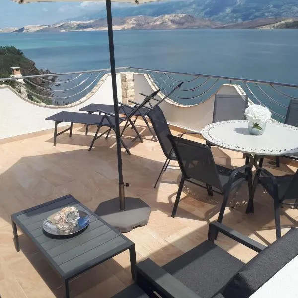 Pool and Beach Apartment Ena - Perfect Family Escape, Hotel in Pag