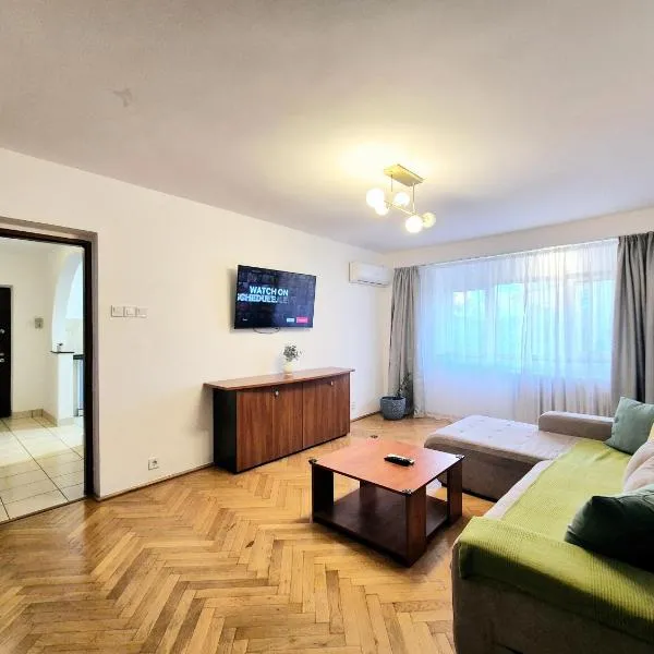 Airy & Comfortable - Elegant 2BR with Parking Parliament, hotell i Bukarest