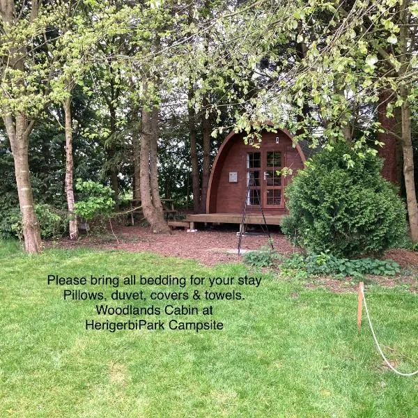 Herigerbi Park Woodland cabin, hotel v destinaci Grantham