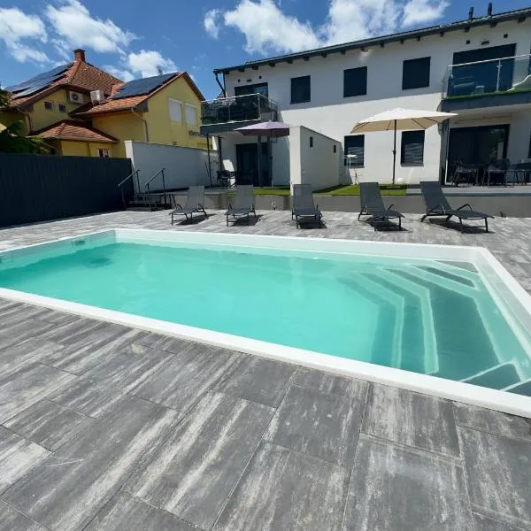 Bala-Home Apartments & Pool – hotel w mieście Balatonboglár