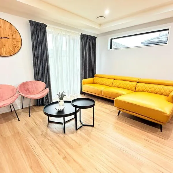 Tranquil 4 Bed Family Retreat 5Min To Airport, hotel di Christchurch