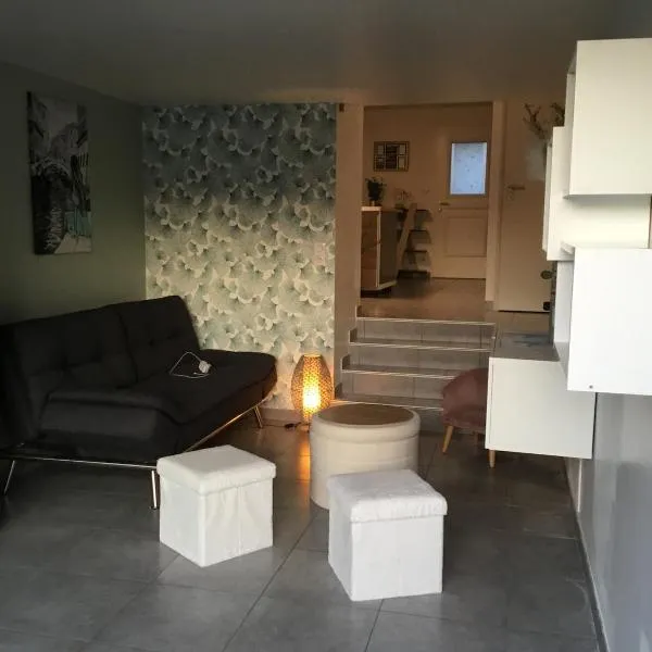 Le 7ter, maison calme piscine partagée, hotel in Saint-Laurent-sur-Sèvre
