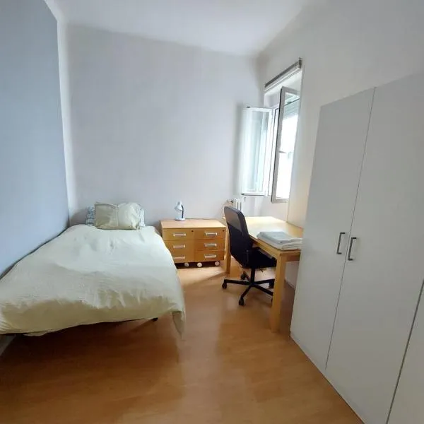 Habitación en Ático silencioso y luminoso en Zona Espectacular, hotel di Madrid
