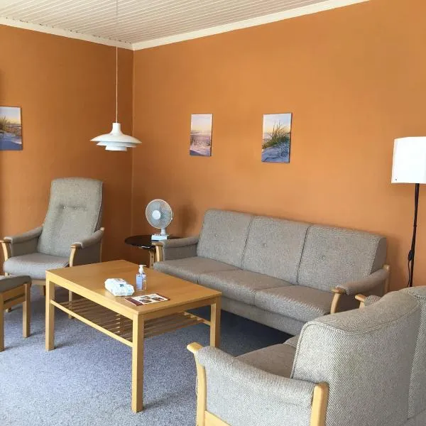 Ground floor apartment with washing machine, hotel in Hjørring