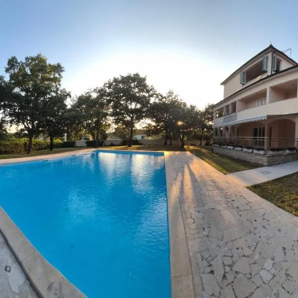 Pansion Oliva – hotel w mieście Krnica