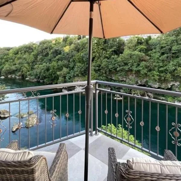 Kovac Riverfront Apartments, hotel v destinaci Mostar