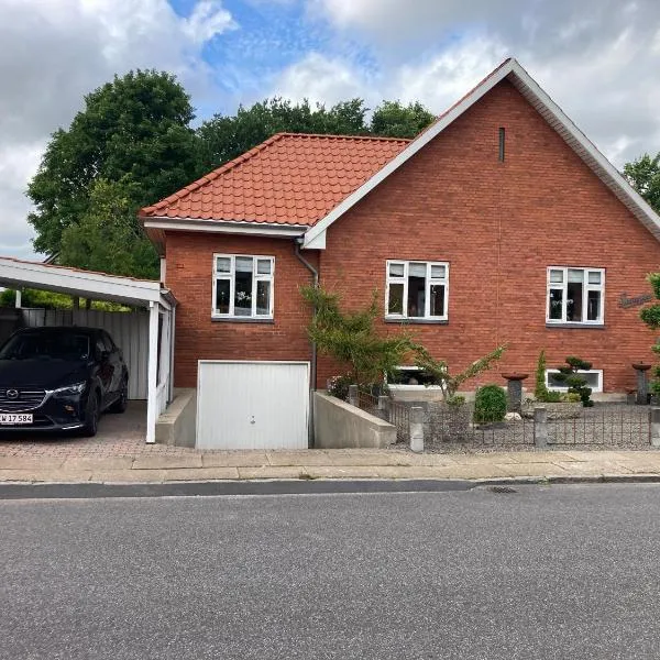 Indbydende bed & breakfast med dejlig gårdhave, hotel v mestu Randers