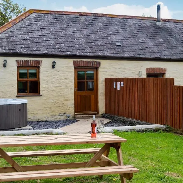 Yr Hen Stabl, hotel in Valley