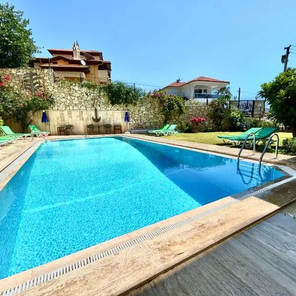 White Suites İçmeler, מלון במרמריס
