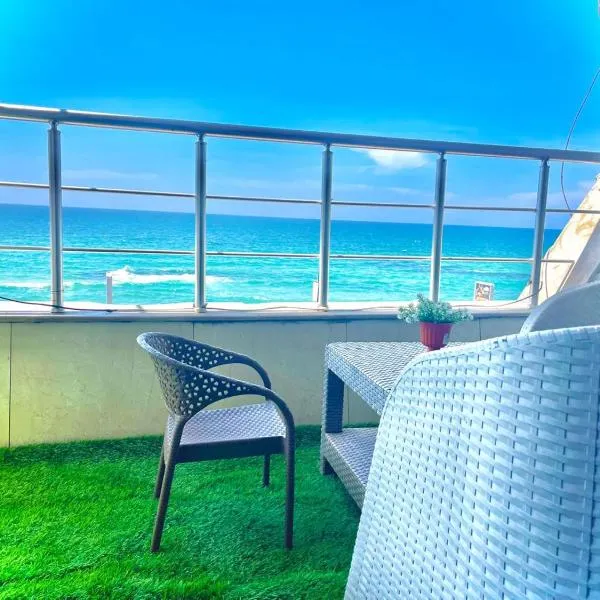 Luxurious Beachfront Apartment, hotel in Alexandria