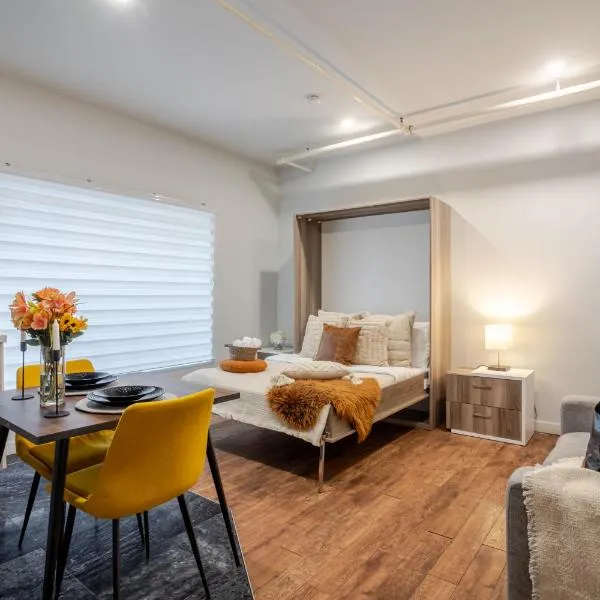 Spacious Studio on Bishop - Hot Spot Dtown MTL, hotel v Montrealu