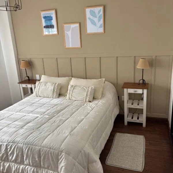 Alquilo departamento por dia. Zona castelar!!!, hotel in Castelar