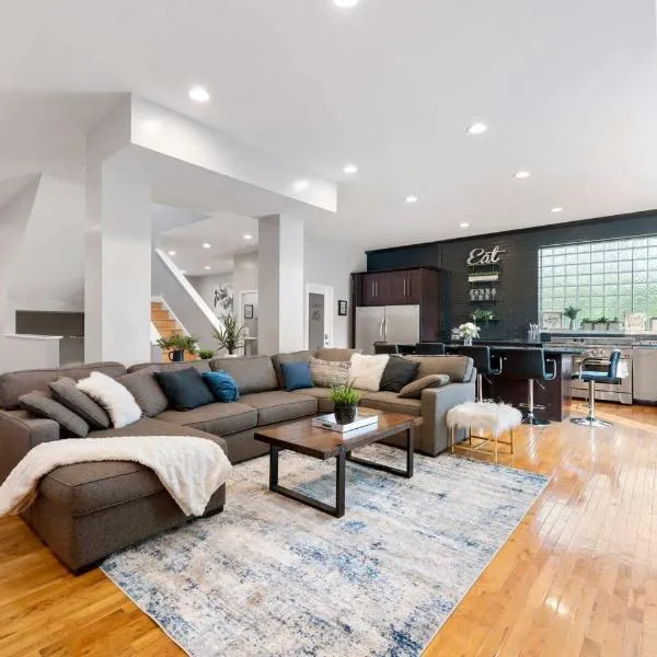 Spacious Luxury Retreat 8 Bed Oasis with 6 Baths, hotel u Chicagu