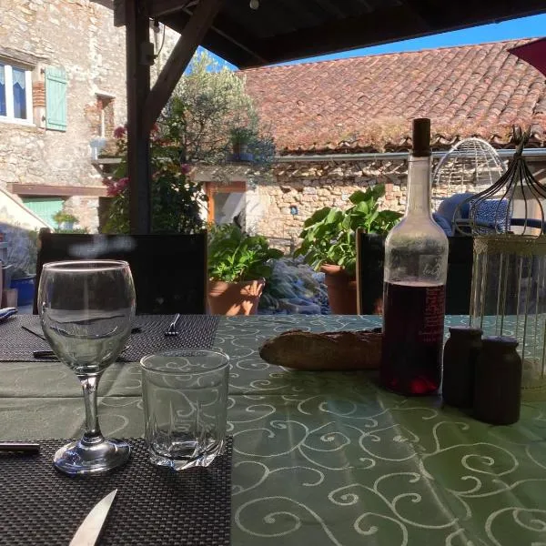 Chambre d'Hôtes les 3 Cochons d'Olt, hotel v destinaci Arcambal