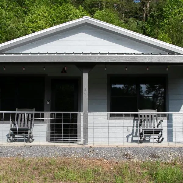 The Rest and Relax Retreat, hotel in Mineral Bluff