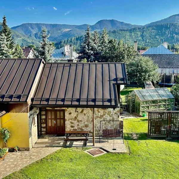 Traditional Garden House in Liptov, hotel di Liptovský Hrádok