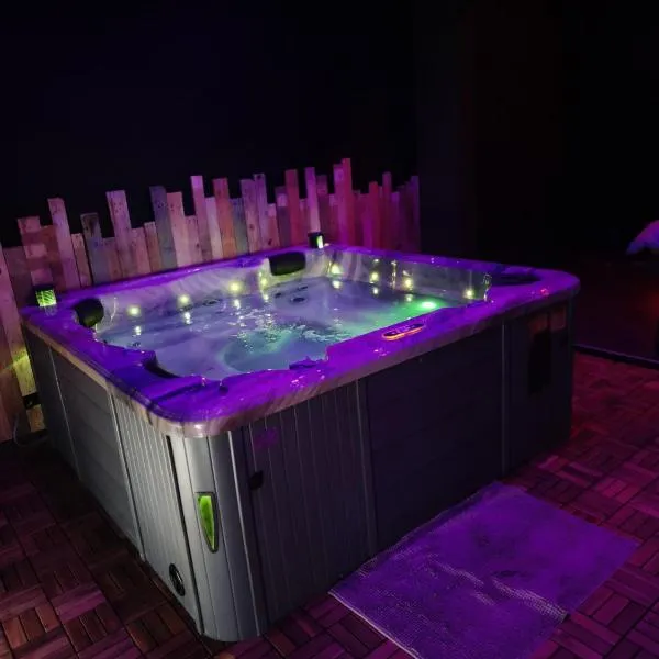 Suite love Jacuzzi, hotel in Charleroi