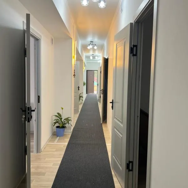 Luxe Hotel, viešbutis mieste Kazarman