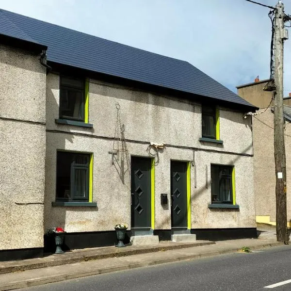 Blue Moon Self Catering Accommodation, hotel in Dunkineely