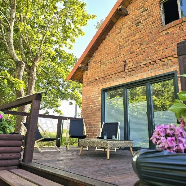Mazurski Domek z Cegły nad Jeziorem, hotel in Sędańsk