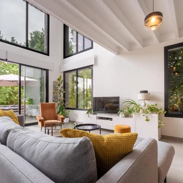 Maison d'architecte au coeur de la nature, готель у місті Guichen