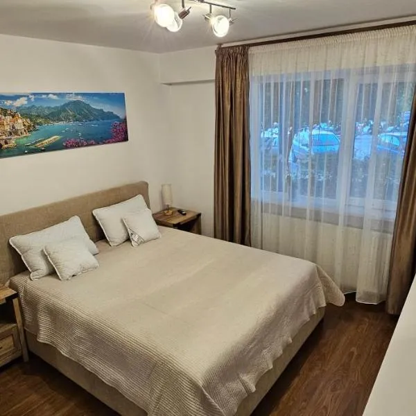 Apartament Nou, Complet Utilat, Ideal pentru Familii, Aproape de Mall, Parc și Plajă, hotel en Constanza